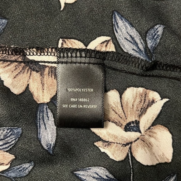 Torrid Plus Size Floral V Neck Tunic, Sz. 4. - Picture 7 of 8